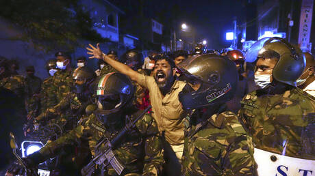 بسبب الاوضاع الاقتصادية الصعبة ..وزير المالية في سريلانكا يستقيل بعد يوم من تعيينه 