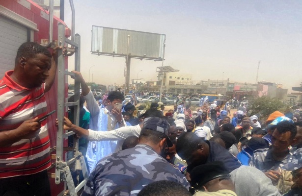 نواكشوط: فتاة تحاول الانتحار شنقا من أعلى مجسم "ملتقى مدريد"