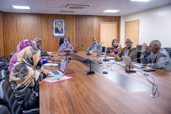 اجتماع بوزارة التربية لمناقشة مستوى تقدم ثلاثة مشاريع