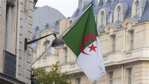 الجزائر تتسلم 50 طن من التمور كهدية من السعودية