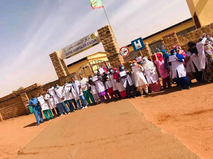 لعيون: أطباء وممرضون يتظاهرون رفضا للاعتداء على الطواقم الصحية