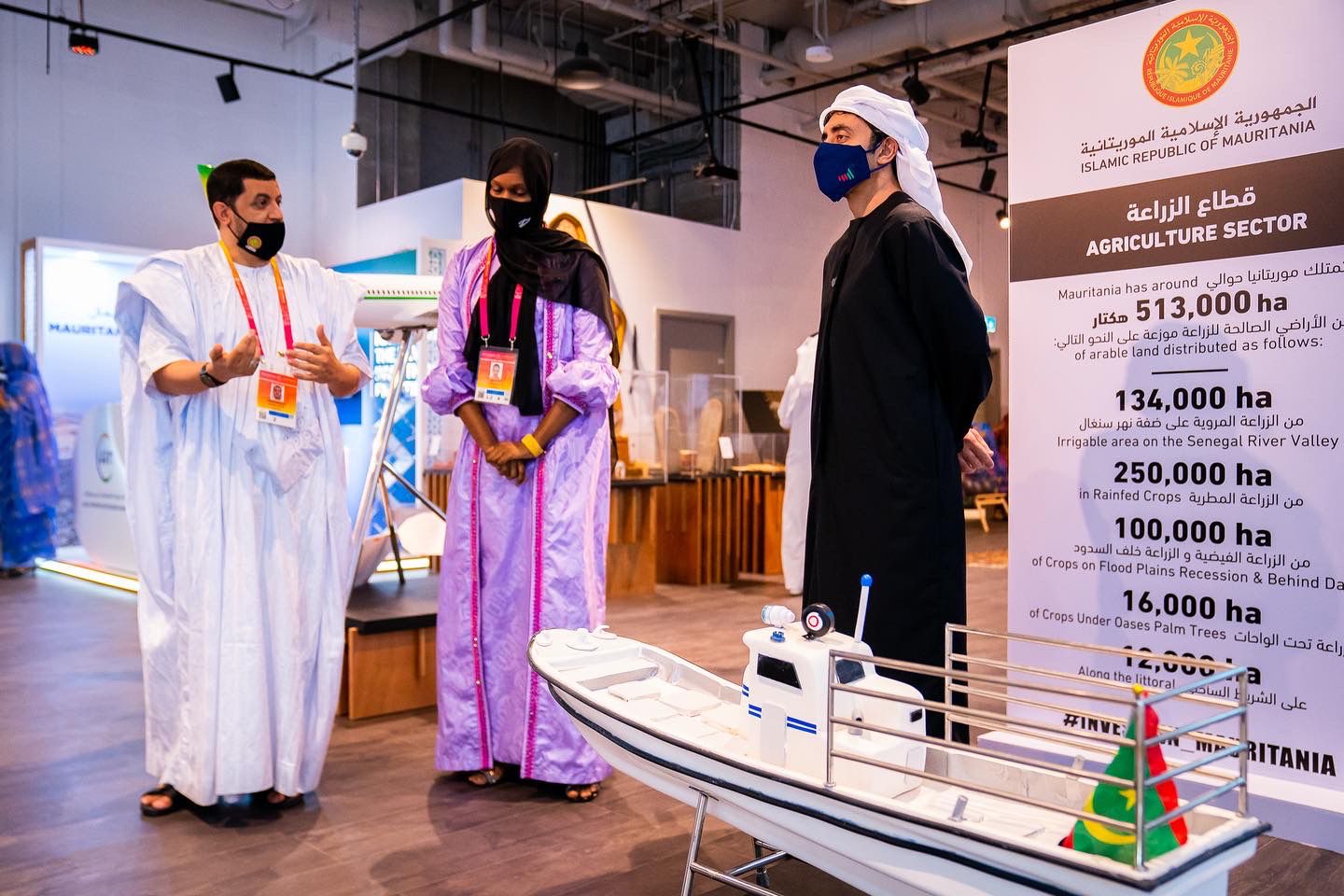 وزير الخارجية الإماراتي يزور جناح موريتانيا في "إكسبو دبي"