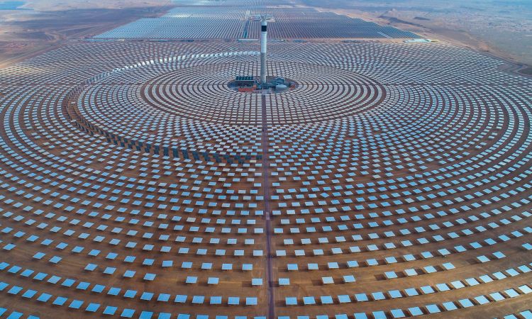 أكبر محطة للطاقة الشمسية في العالم في ورززات المغربية (deutschland.de)
