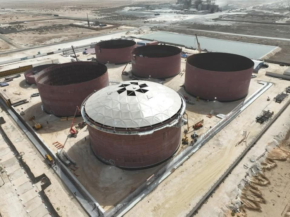 الوزير الأول يكتب عن نجاعة التحويلات النقدية و توزيع السلات الغذائية علي المواطنين الأقل دخلا