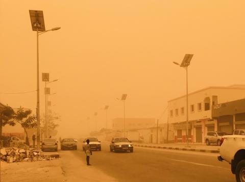 عواصف رملية تحد من الرؤية وتنشر الغبار في نواكشوط وبعض من ولايات الداخل 