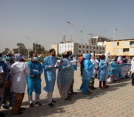 عقدويون بوزارة الصحة يتظاهرون أمام القصر طلبا للترسيم 