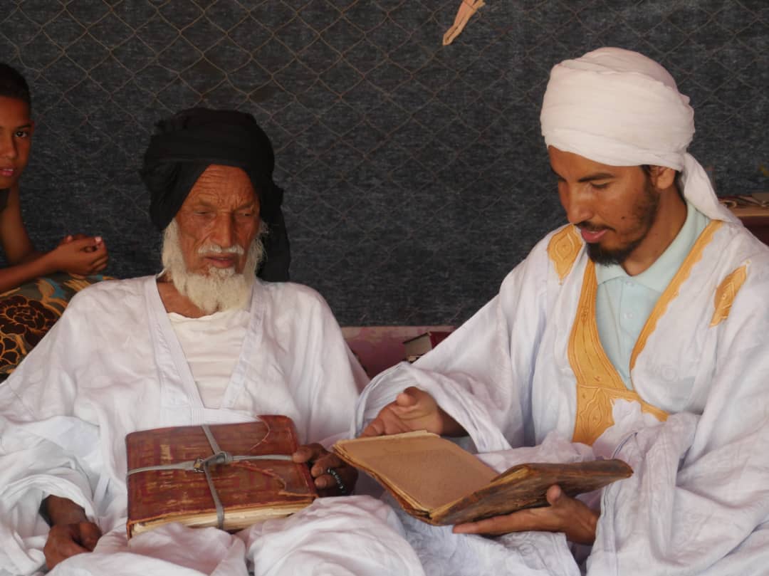 الشيخ أحمدو بن محمدن بن حبيب الرحمن، مع ابنه الشيخ محفوط 