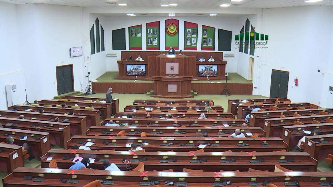 إحالة مشروع قانون المالية والتوجيهي للنظام التربوي إلى اللجان المختصة الفنية