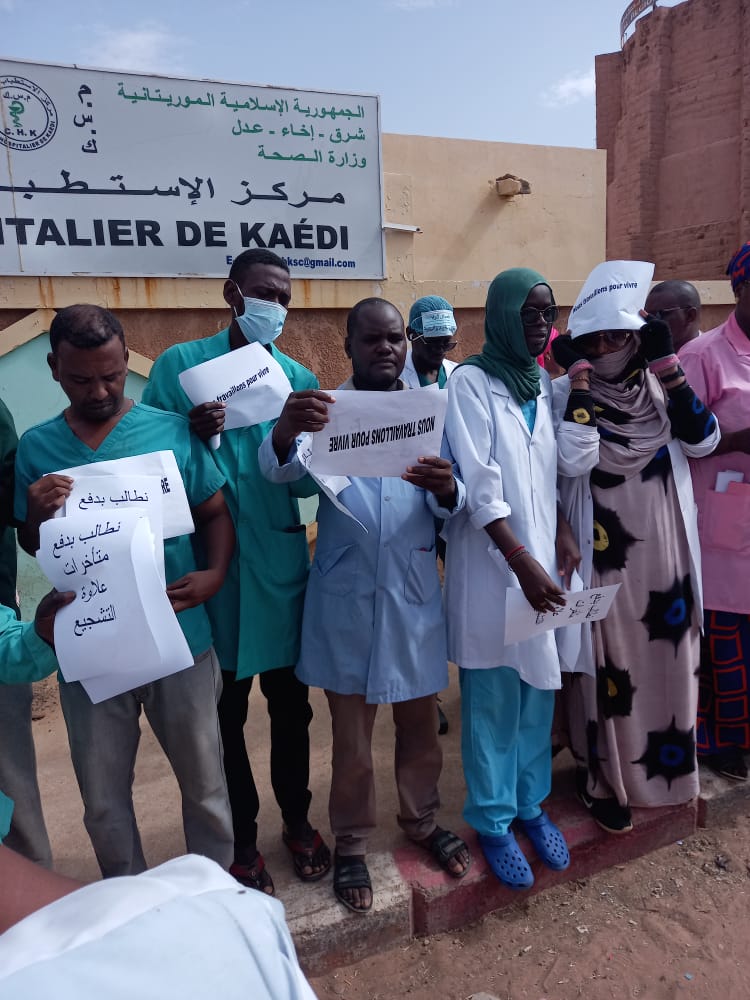أطباء وممرضون يحتجون في كيهيدي على تأخر علاواتهم