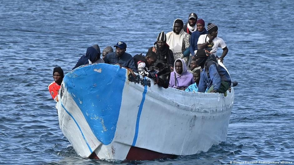 موريتانيا، الجزائر، السنغال ومالي على خط الهجرة الأطلسية: دراسة تكشف خفايا رحلة الكناري