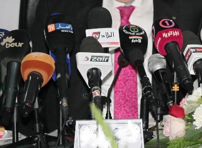 الجزائر: تعهدات حكومية بدعم الصحافة الإلكترونية
