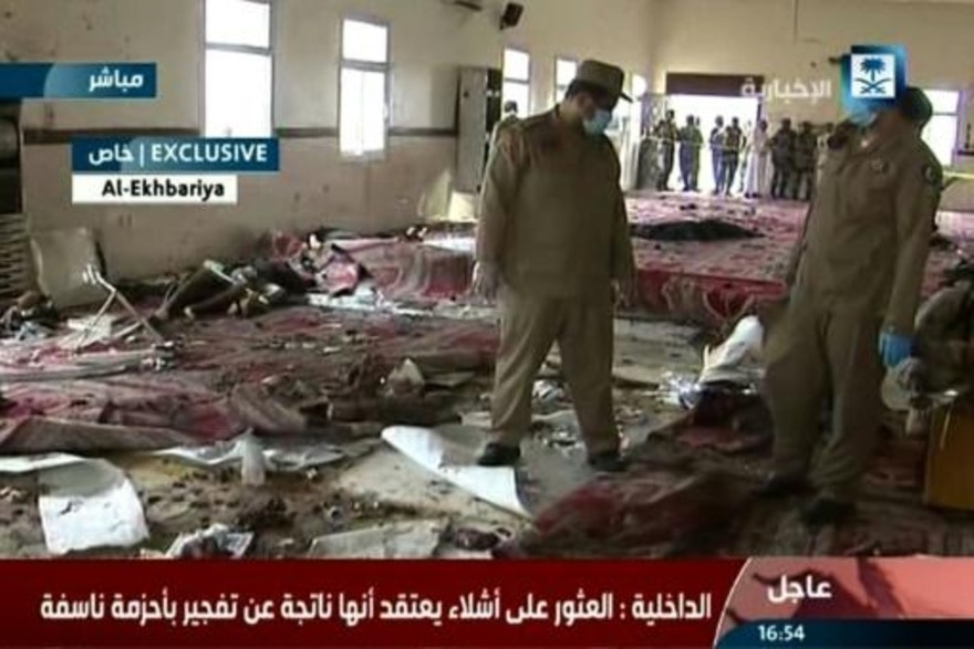 المسجد الذي تعرض للتفجير في أبها في 6 أغسطس 2015 (قناة الإخبارية السعودية)