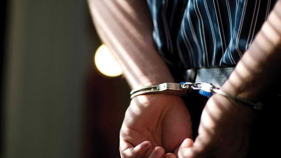 السعودية.. القبض على يمني ظهر في مقطع فيديو وهو يتباهى بتناول "القات"